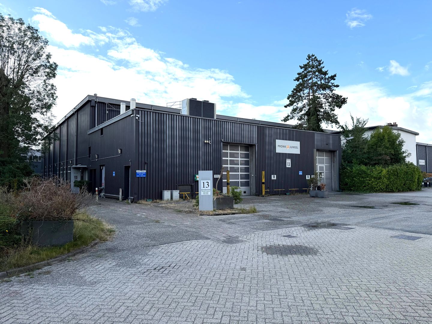 Bekijk foto 1 van van Houten Industriepark 13