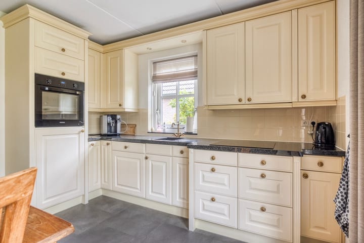 Vrijstaande woning te koop: Valkruid 27, Klazienaveen