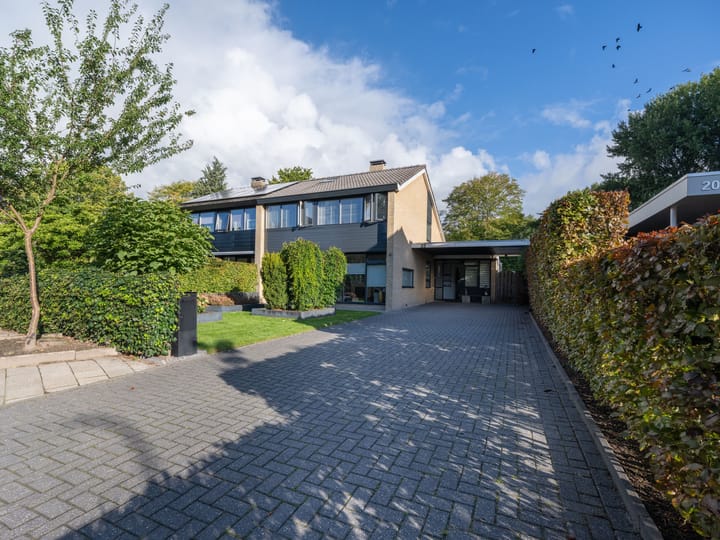 Twee-onder-één-kap te koop: Martena 22, Drachten