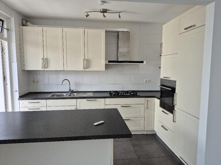 Tussenwoning te koop: Dendermondestraat 15, Breda