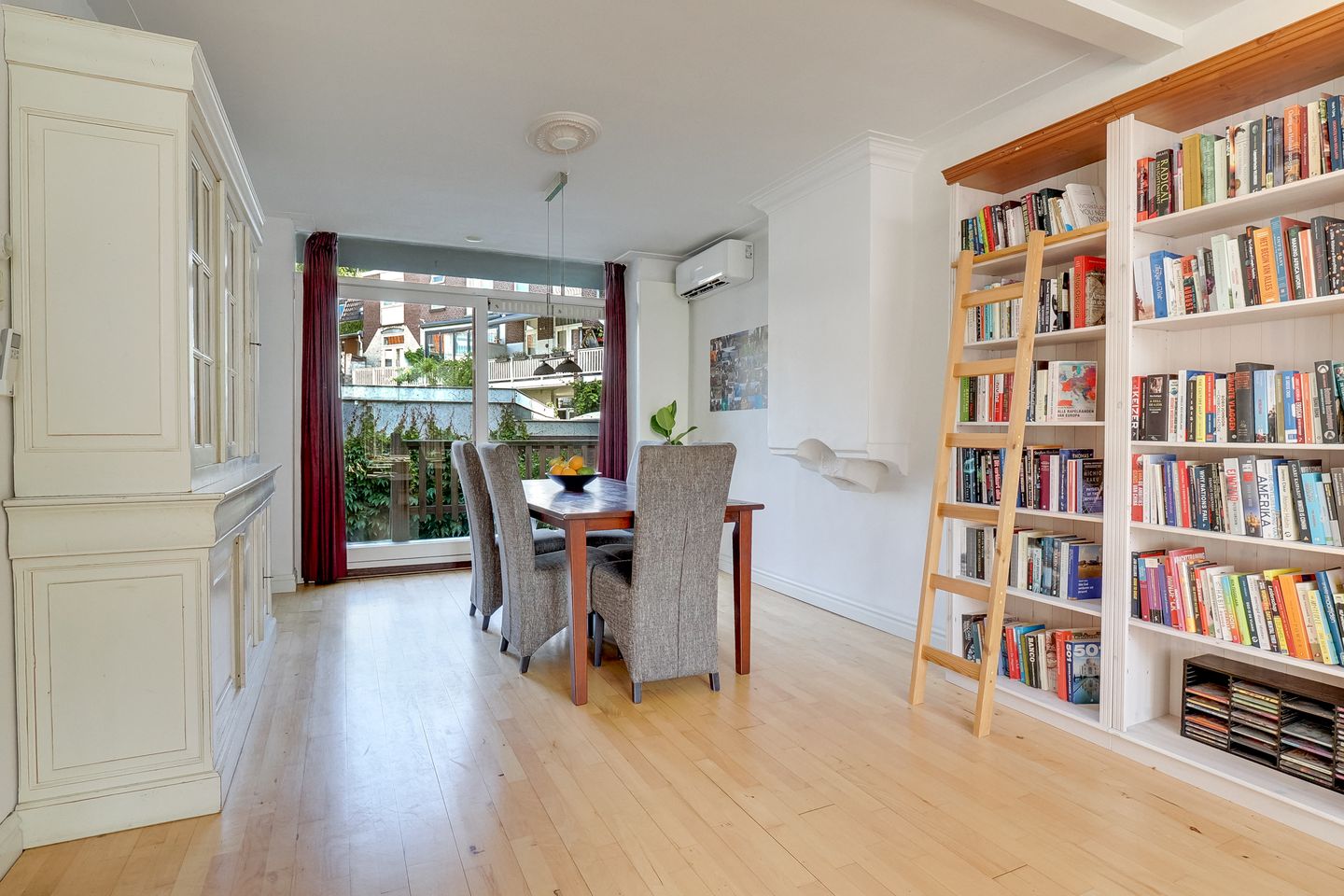 Photo 10 of Adelaarstraat 92