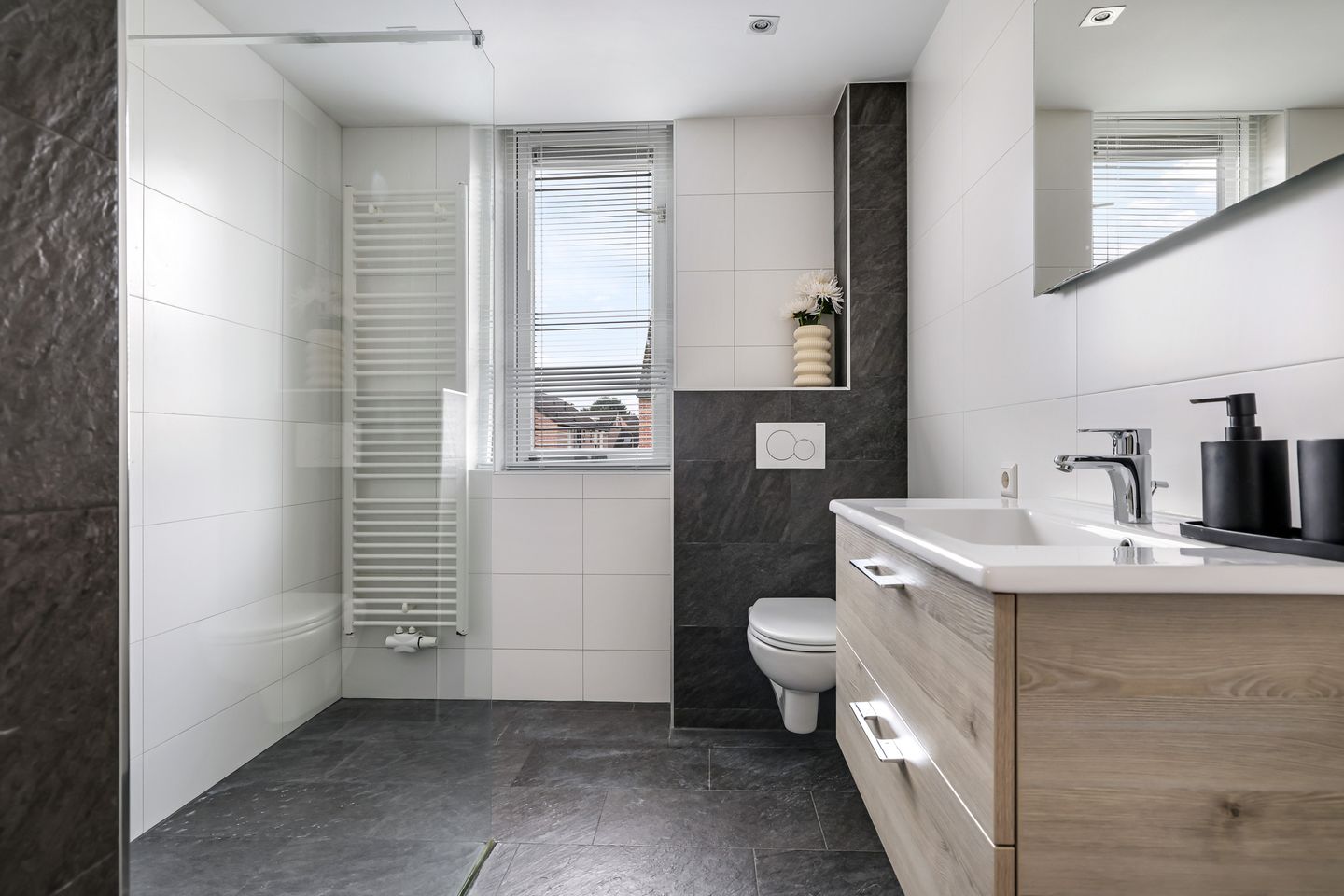 Photo 5 of Schoutstraat 16