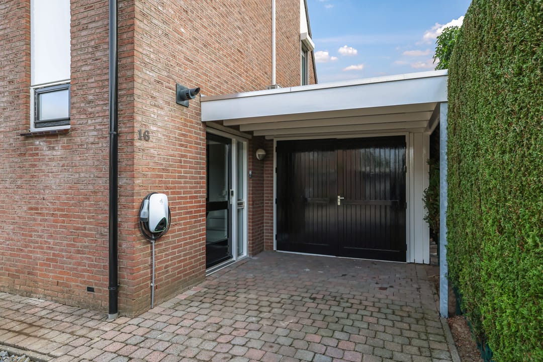 Photo 8 of Schoutstraat 16