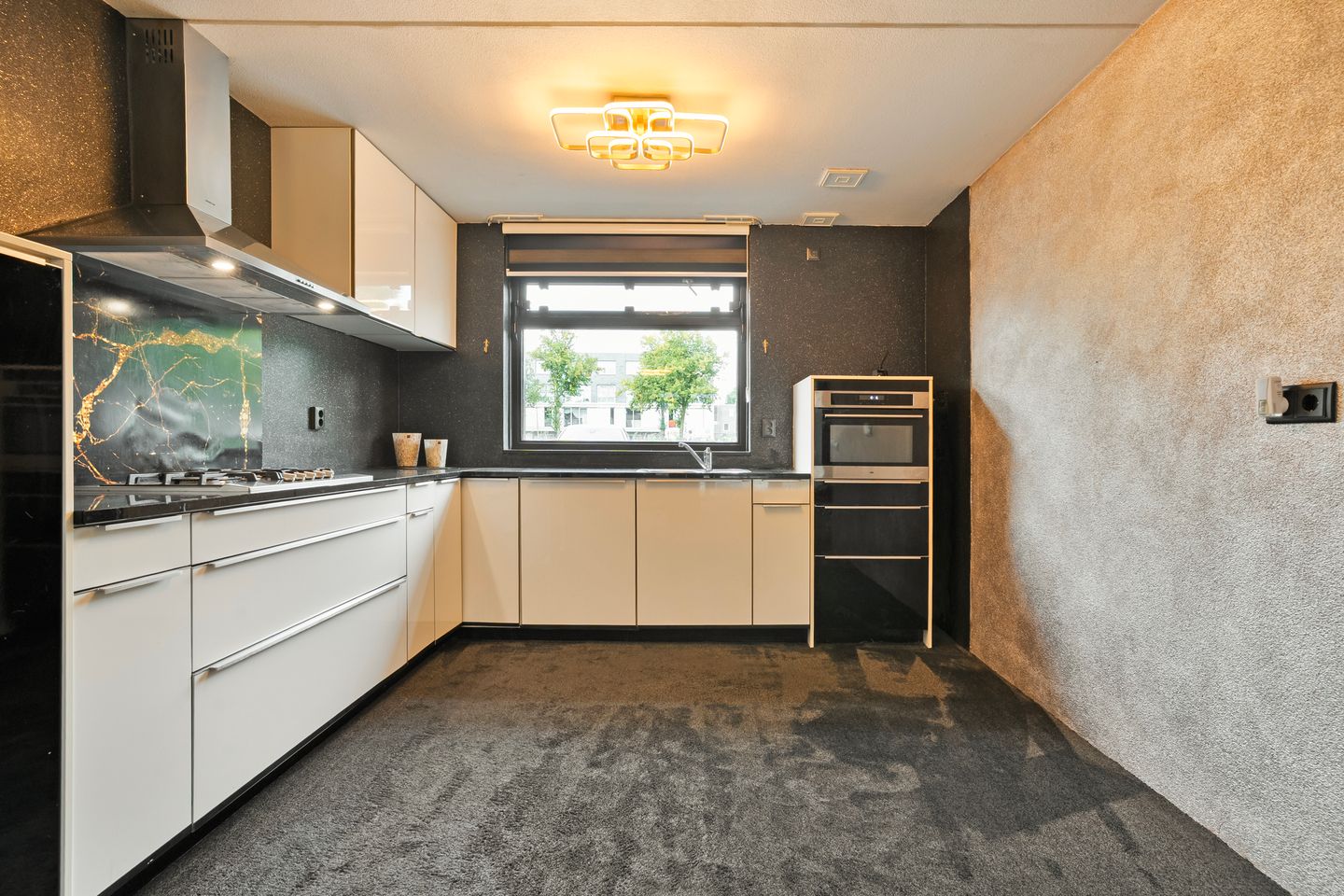 Photo 14 of Verhulststraat 28