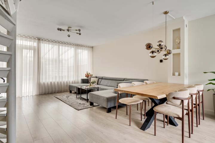 Tussenwoning te koop: Maesenburg 18, Weert