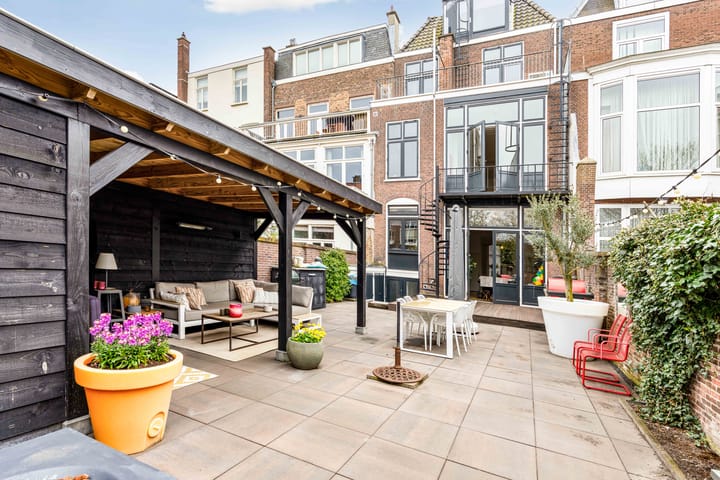 Tussenwoning te koop: Laan Copes van Cattenburch 72, 'S-Gravenhage