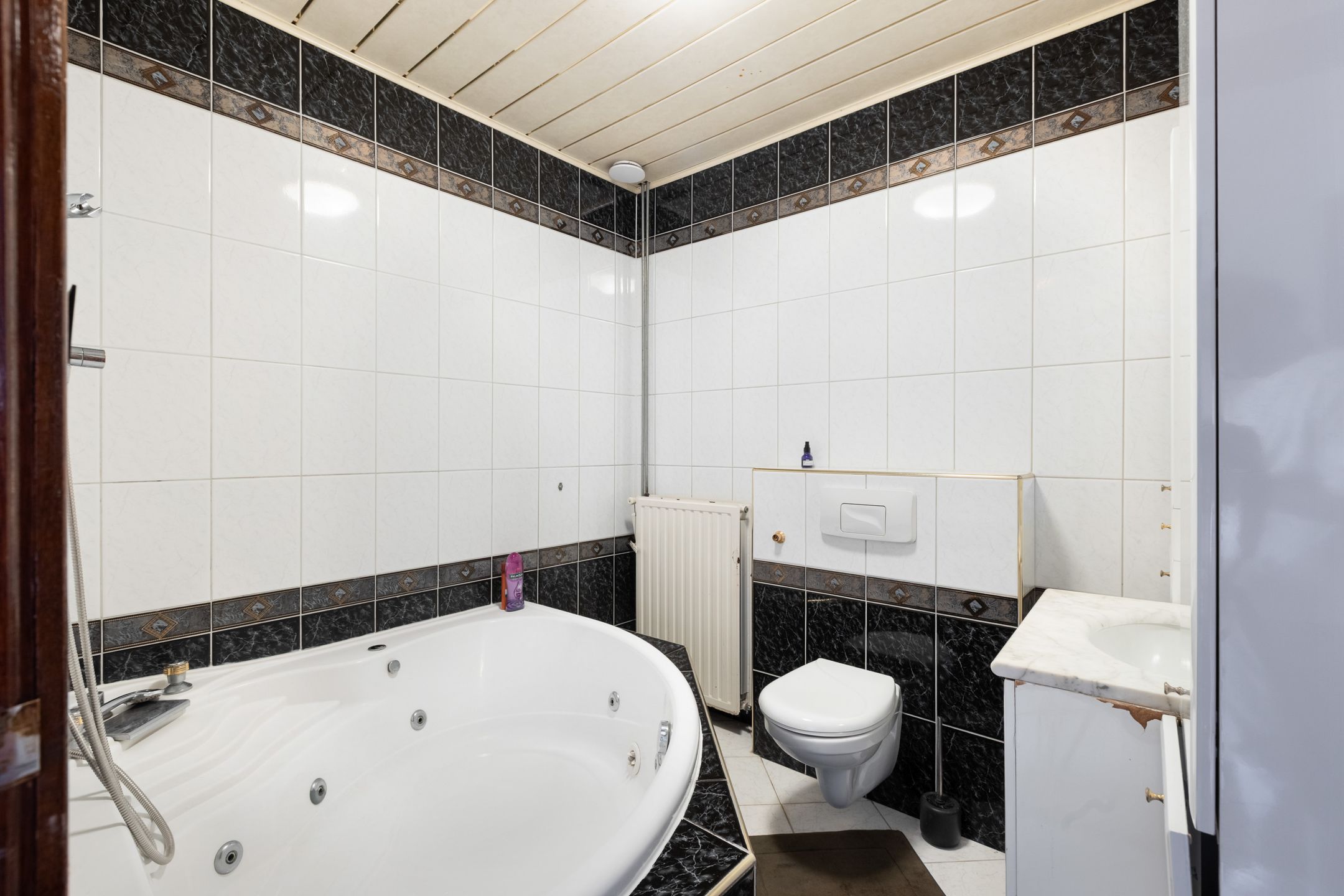 Photo 36 of Willemstraat 3