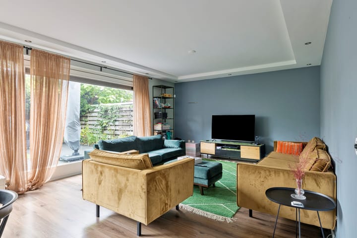 Twee-onder-één-kap te koop: Weissensingel 4, Amsterdam