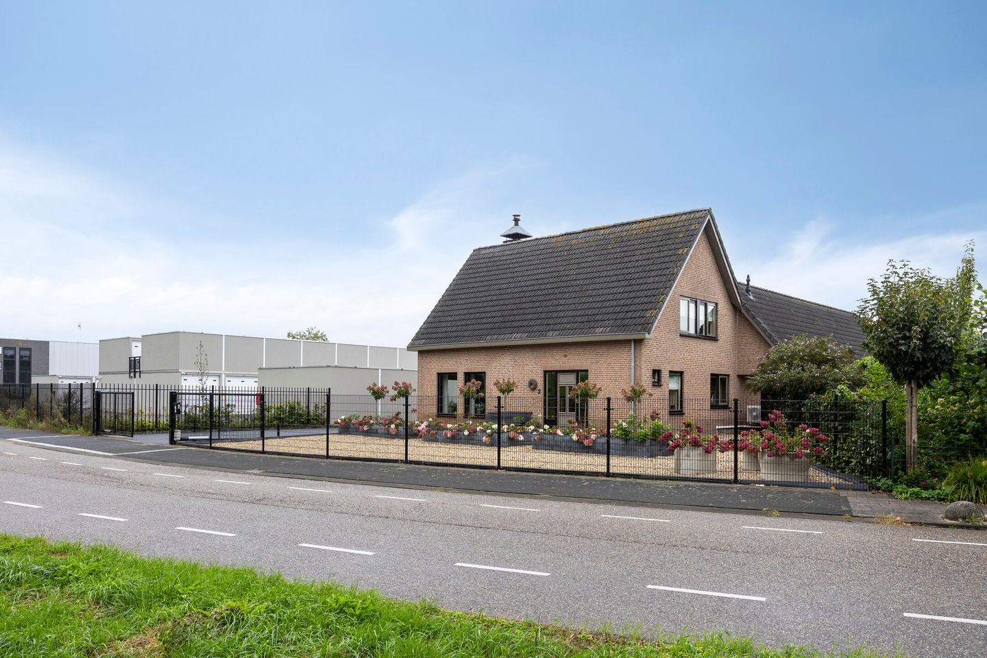 Bekijk foto 1 van Latensteinse Rondweg 2