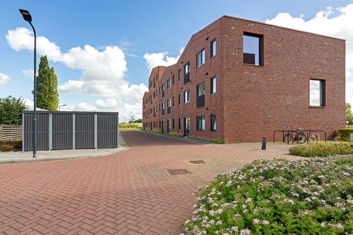 Appartement te koop: van Schouwenburgstraat 13-301, Sneek