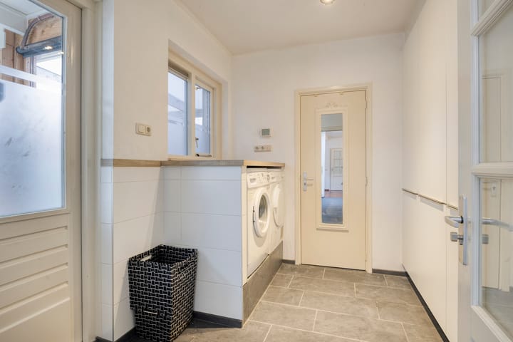 Twee-onder-één-kap te koop: Dr. B. Brongersstraat 12, Veendam