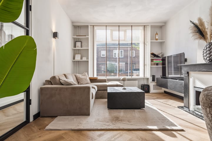 Tussenwoning te koop: Valkenierslaan 231, Breda
