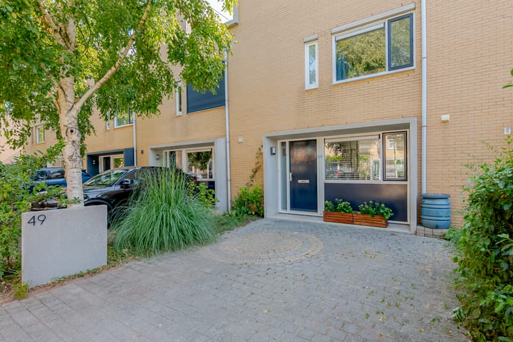 Tussenwoning te koop: Schildwachtstraat 49, Zwolle
