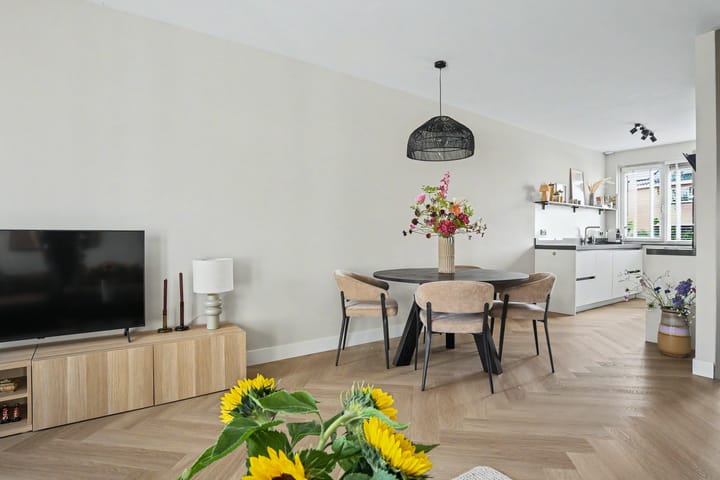 Tussenwoning te koop: De Savornin Lohmanstraat 1A, Wierden
