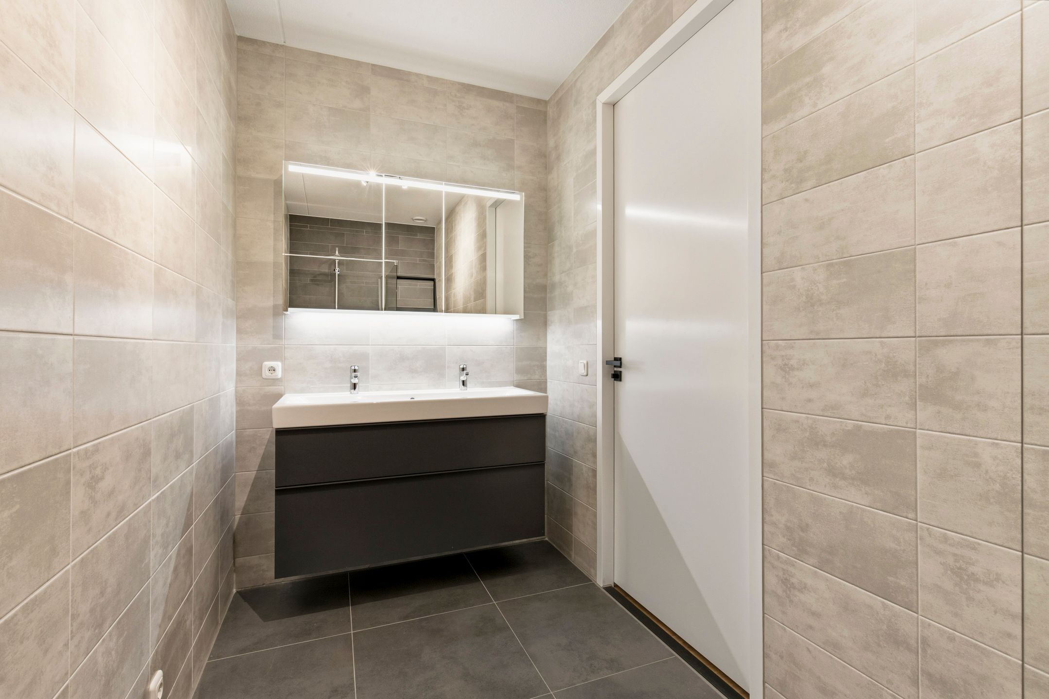 Photo 33 of Grootslagstraat 71