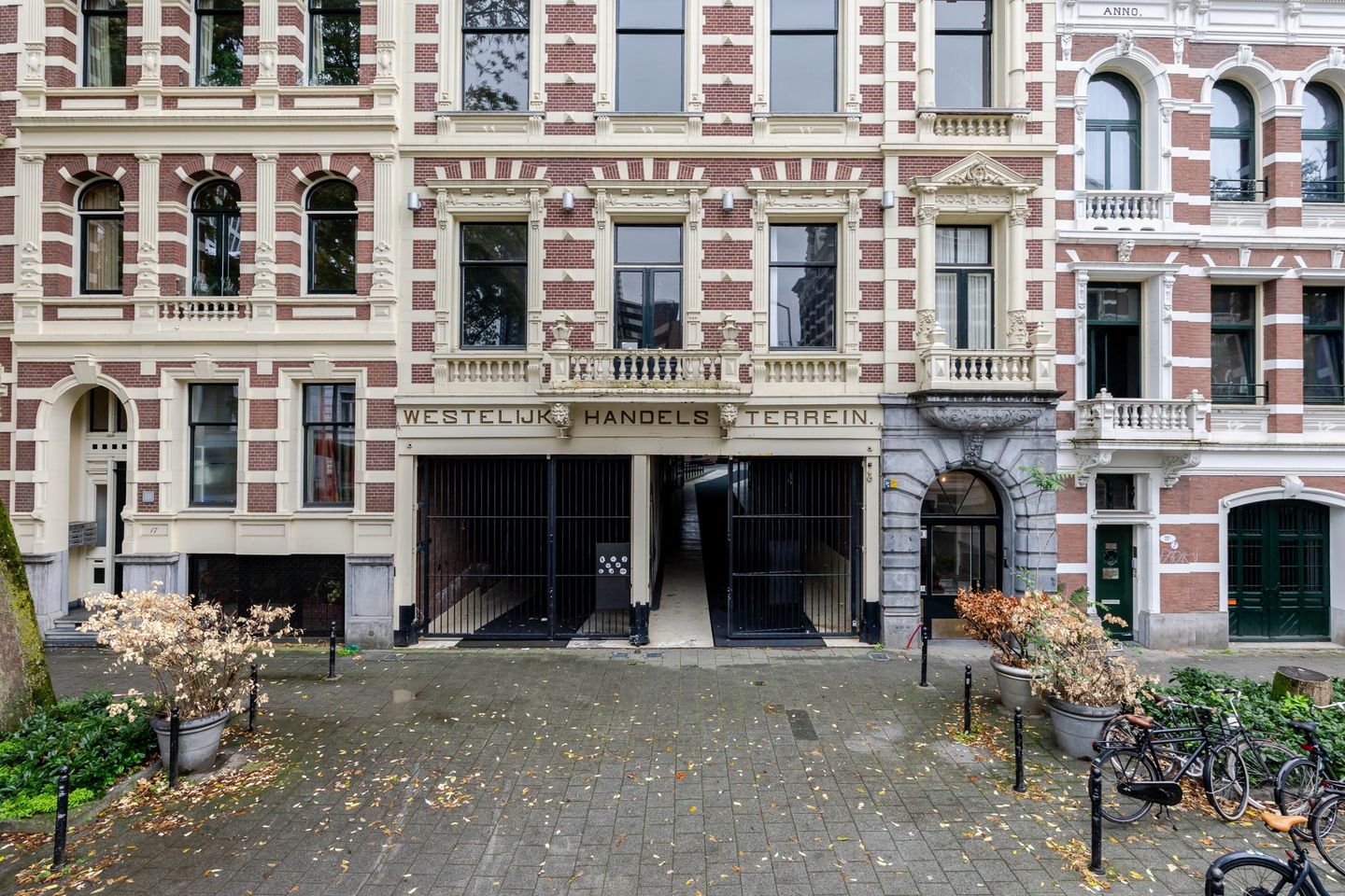 Bekijk foto 3 van Van Vollenhovenstraat 15