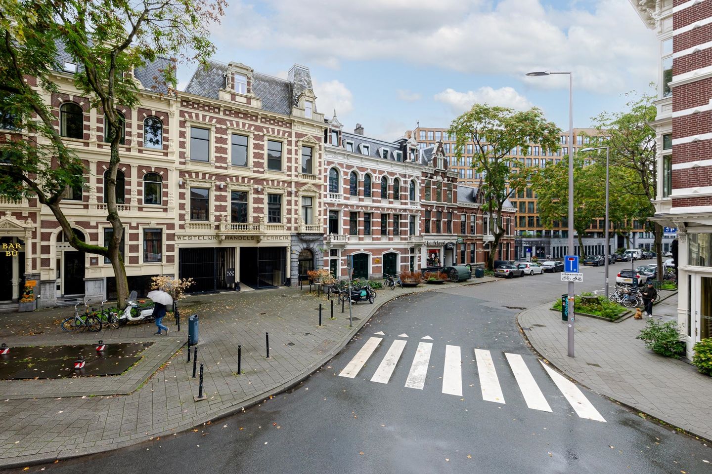 Bekijk foto 2 van Van Vollenhovenstraat 15