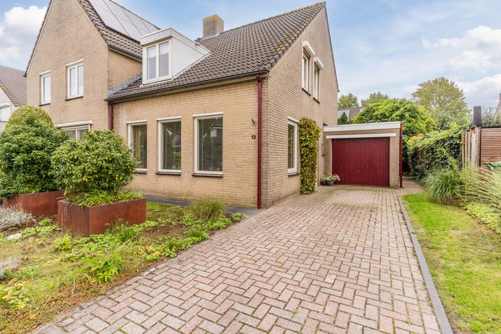Twee-onder-één-kap te koop: Karwijveld 13, Veghel
