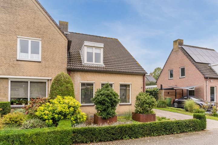 Twee-onder-één-kap te koop: Karwijveld 13, Veghel