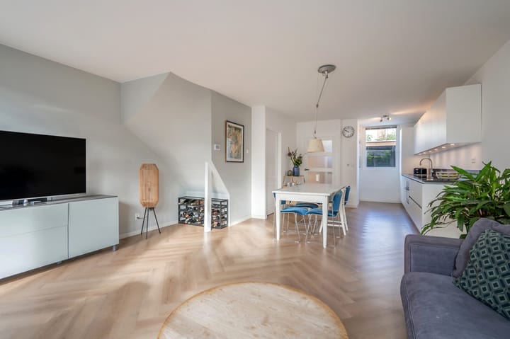 Tussenwoning te koop: Fonteynenburghlaan 22, Voorburg
