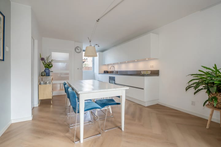 Tussenwoning te koop: Fonteynenburghlaan 22, Voorburg