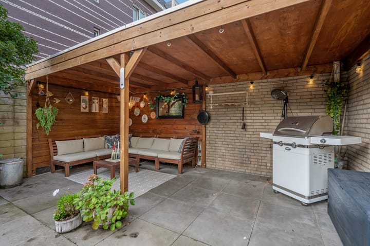 Tussenwoning te koop: Fonteynenburghlaan 22, Voorburg