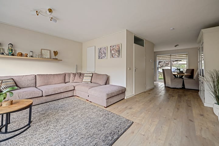 Hoekwoning te koop: Hoogvlietsekerksingel 334, Hoogvliet Rotterdam