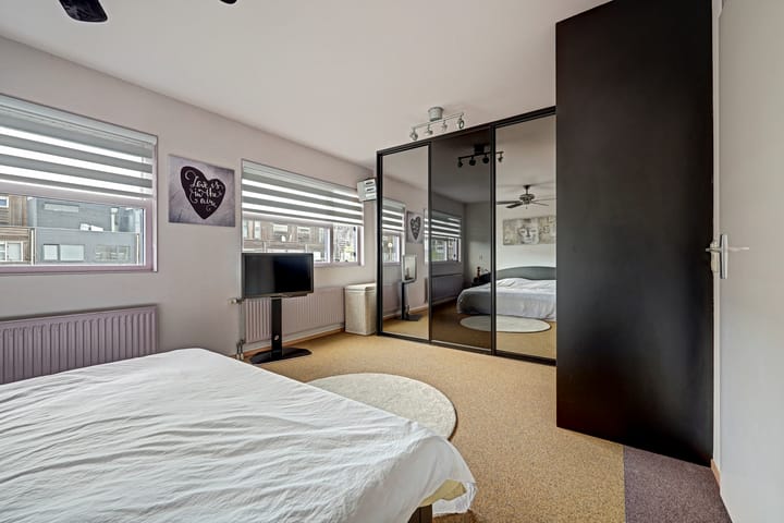 Hoekwoning te koop: Hoogvlietsekerksingel 334, Hoogvliet Rotterdam
