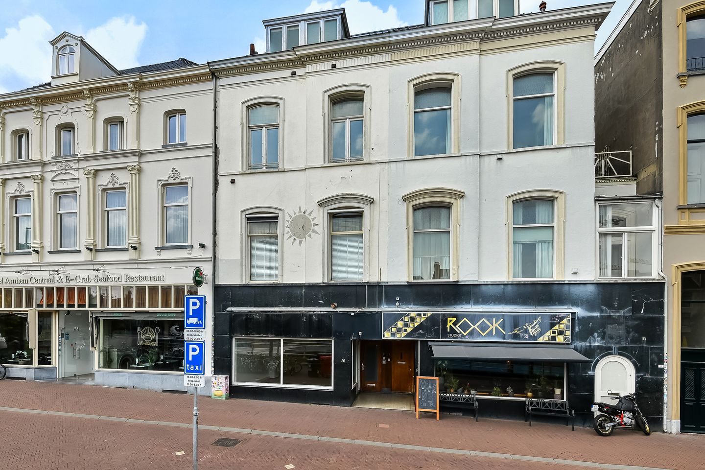 Bekijk foto 1 van Willemsplein 16