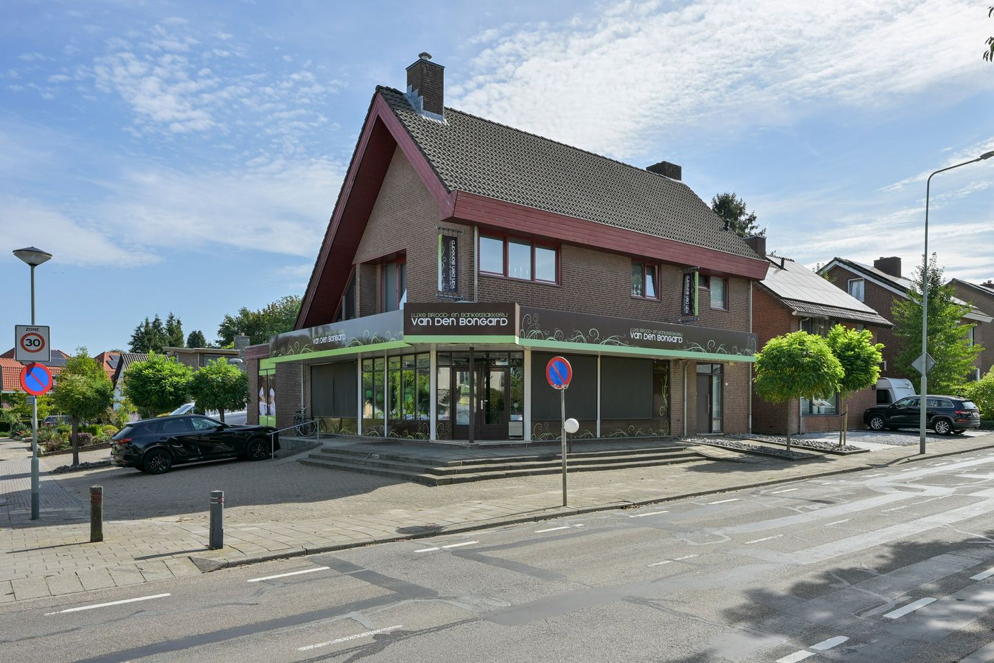 View photo 2 of Zandstraat 15