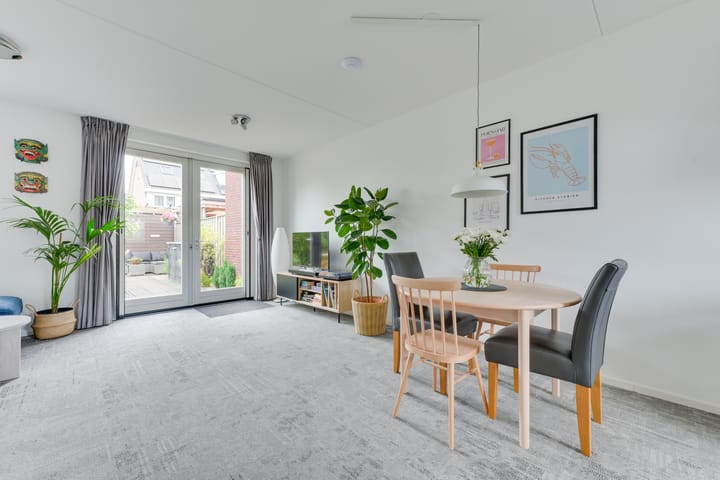 Tussenwoning te koop: Oprijlaan 24, De Goorn