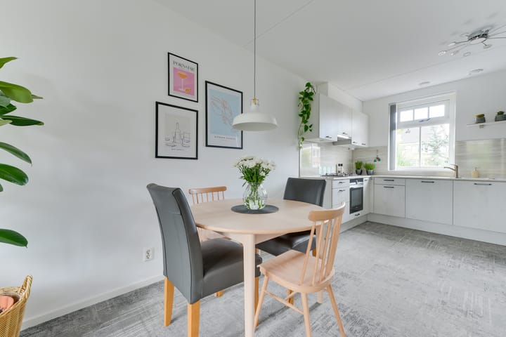 Tussenwoning te koop: Oprijlaan 24, De Goorn