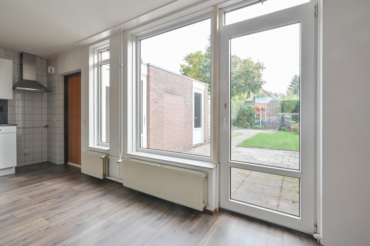 Tussenwoning te koop: Havikskruid 87, Zeewolde