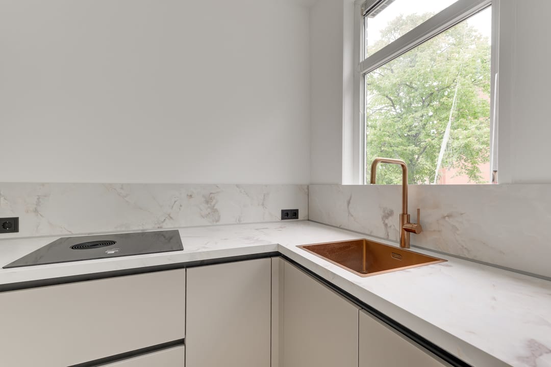 Photo 11 of Naarderstraat 97