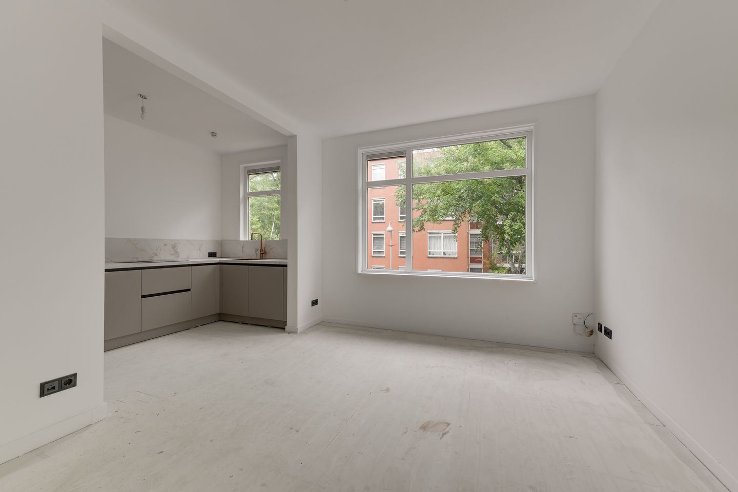 Photo 20 of Naarderstraat 97