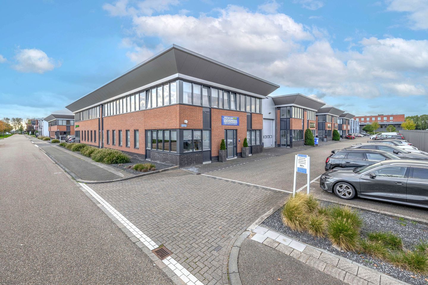 Bekijk foto 1 van Westbaan 282