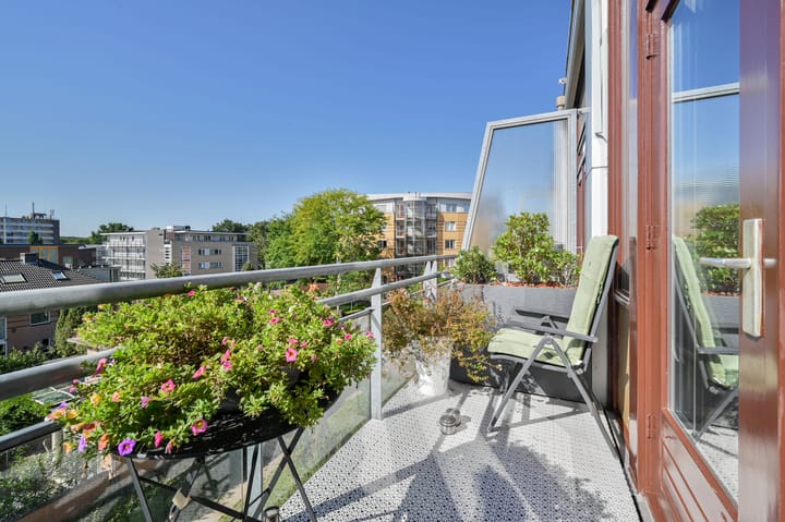 Appartement te koop: Ambonlaan 27, Huizen