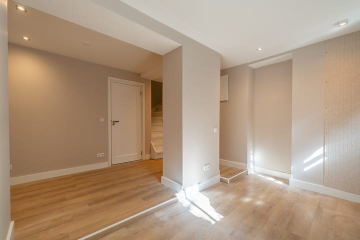 Appartement te huur: Pieter Cornelisz. Hooftstraat 141D, Amsterdam