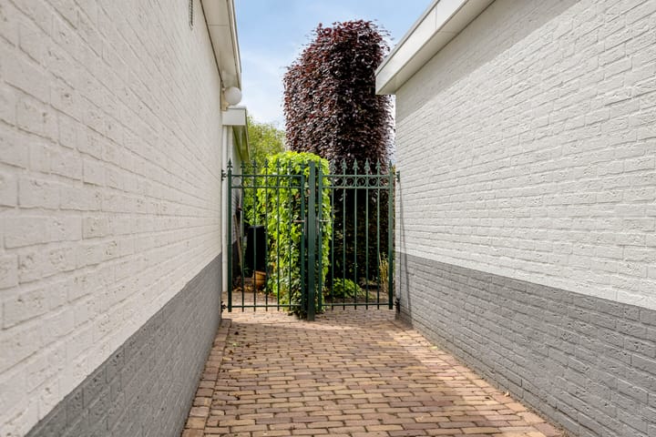 Twee-onder-één-kap te koop: Waterleliesingel 29, Helmond