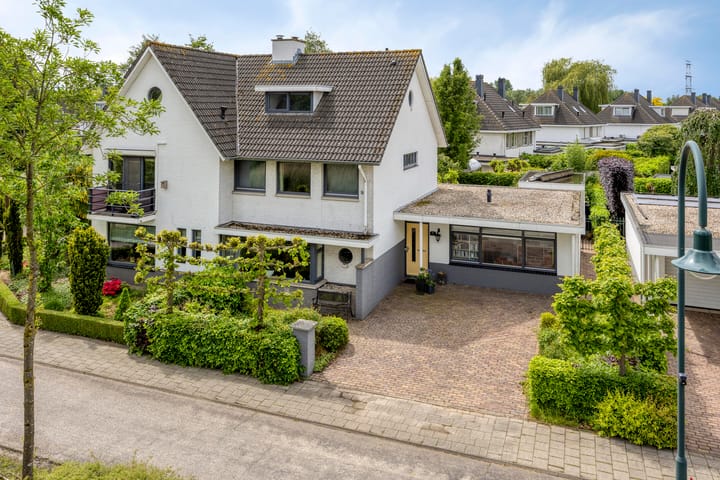 Twee-onder-één-kap te koop: Waterleliesingel 29, Helmond