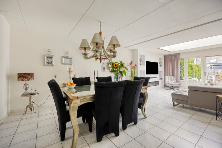 Tussenwoning te koop: Koggenland 302, Purmerend