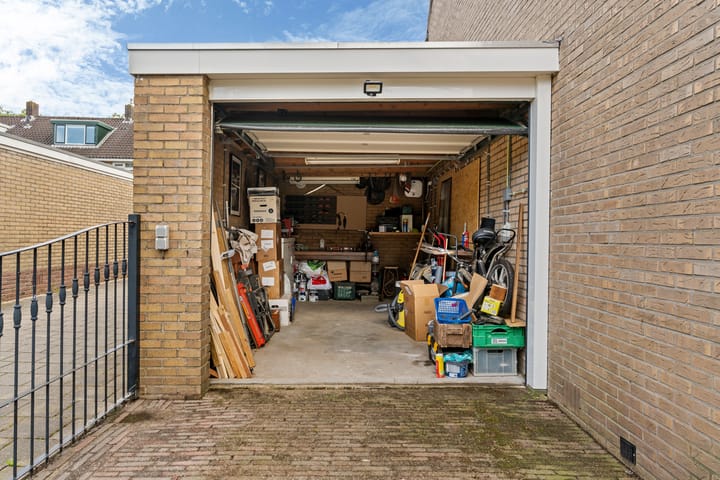 Hoekwoning te koop: Dr. Ariënslaan 16, De Meern