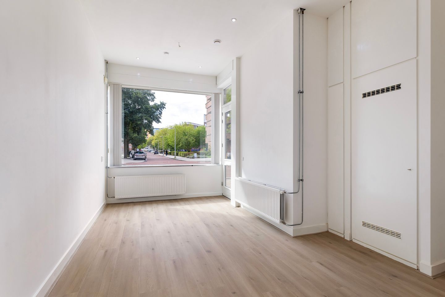 View photo 2 of Ottho Heldringstraat 37-D