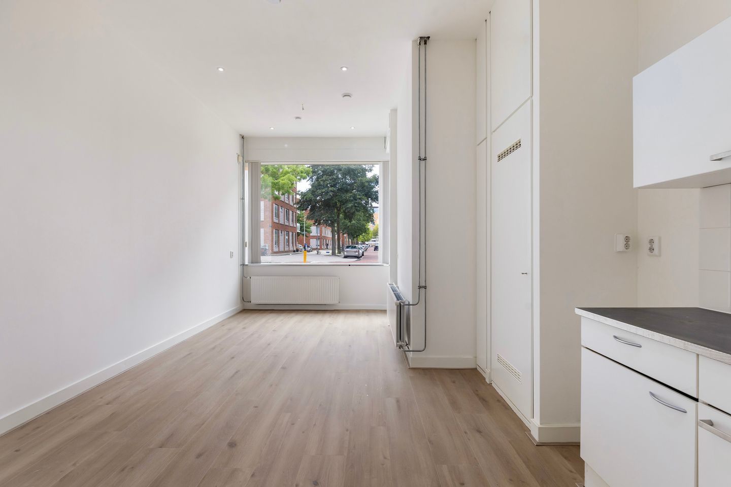 View photo 3 of Ottho Heldringstraat 37-D