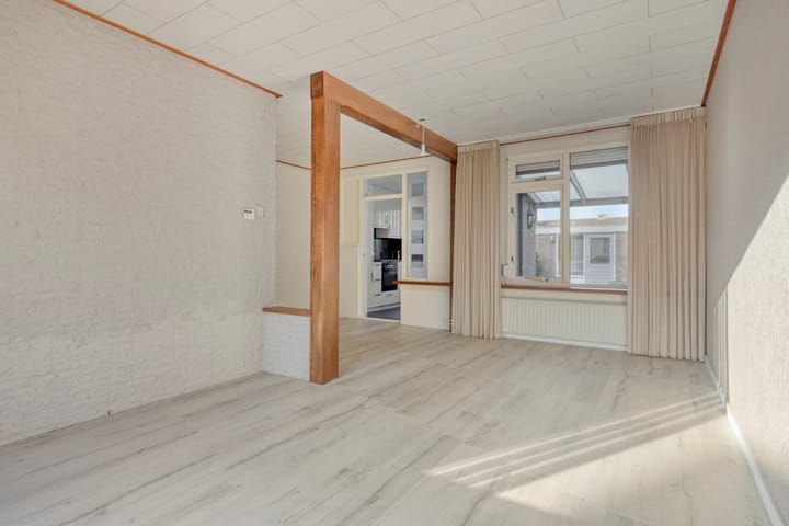 Tussenwoning te koop: Bachstraat 22, Axel