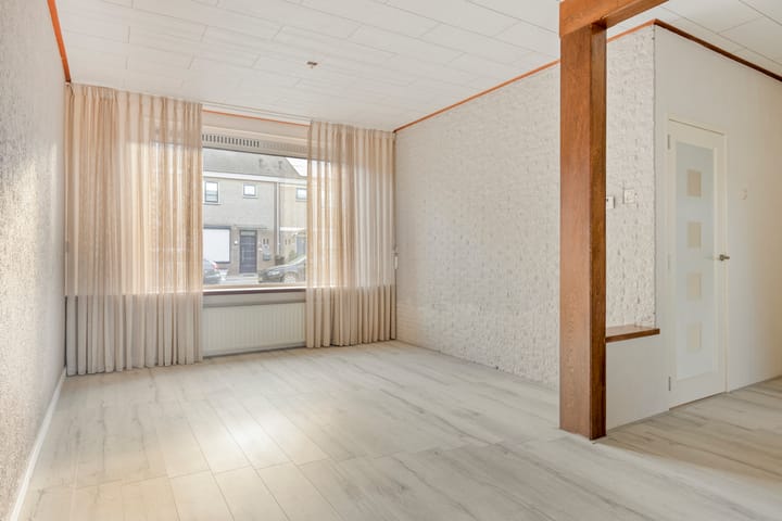 Tussenwoning te koop: Bachstraat 22, Axel