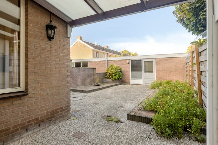 Tussenwoning te koop: Bachstraat 22, Axel
