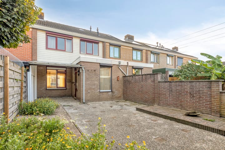 Tussenwoning te koop: Bachstraat 22, Axel