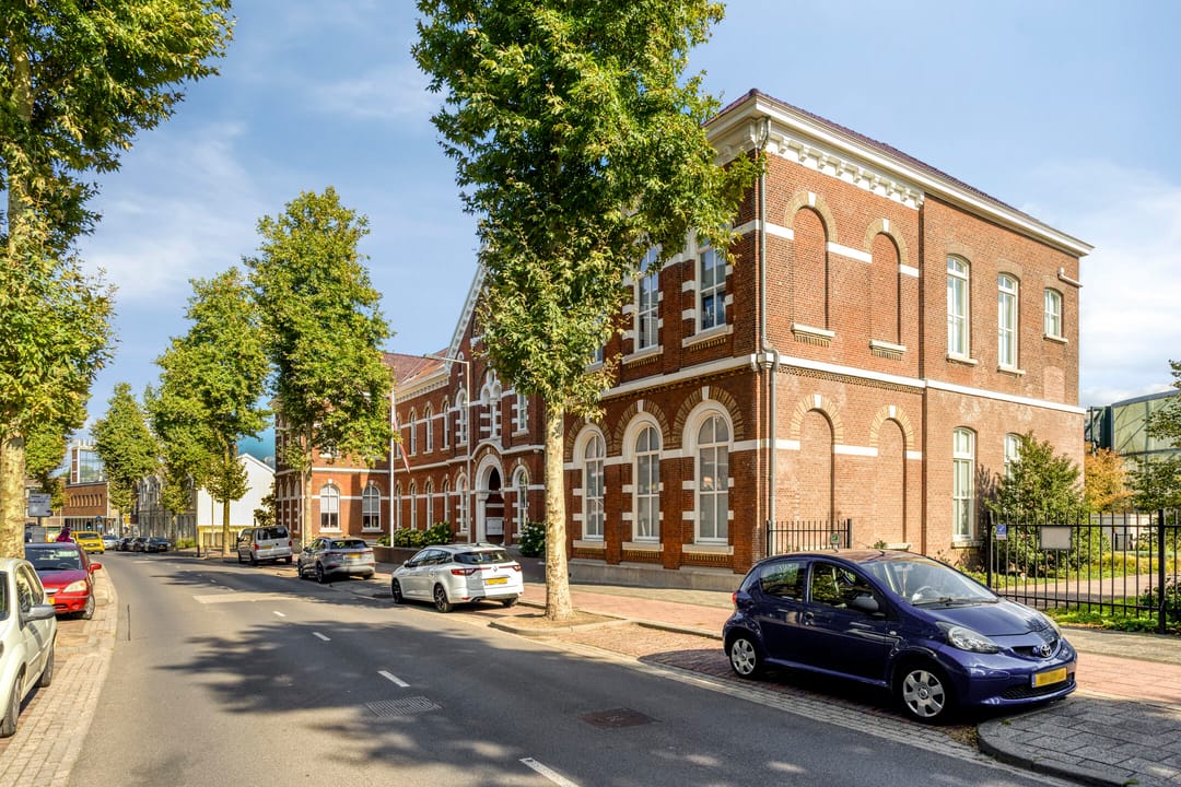 Photo 32 of Van Dedemstraat 11-B