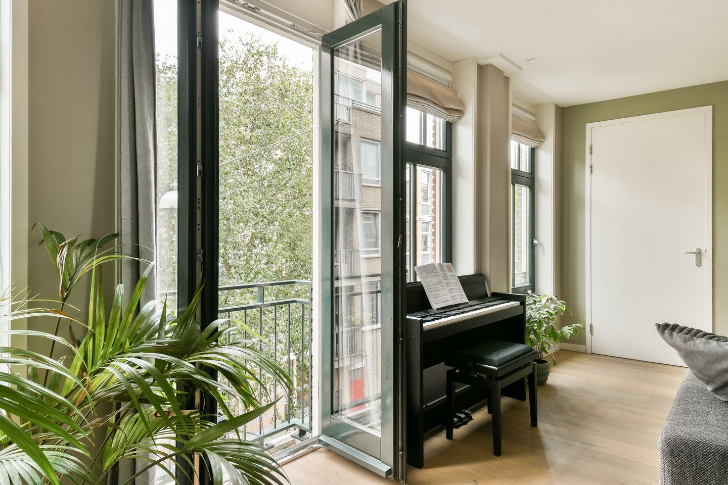 Photo 10 of Rustenburgerstraat 140-F
